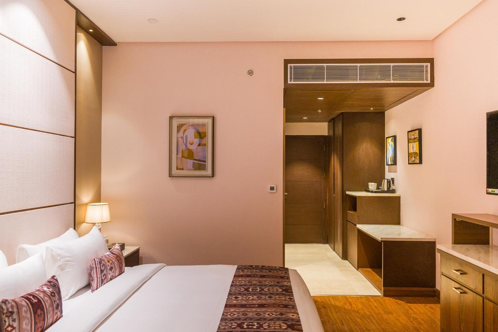 The Maple Hotel Bhopal Exterior foto